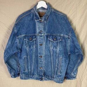 Vintage Levi Strauss denim trucker from the 1990s unisex